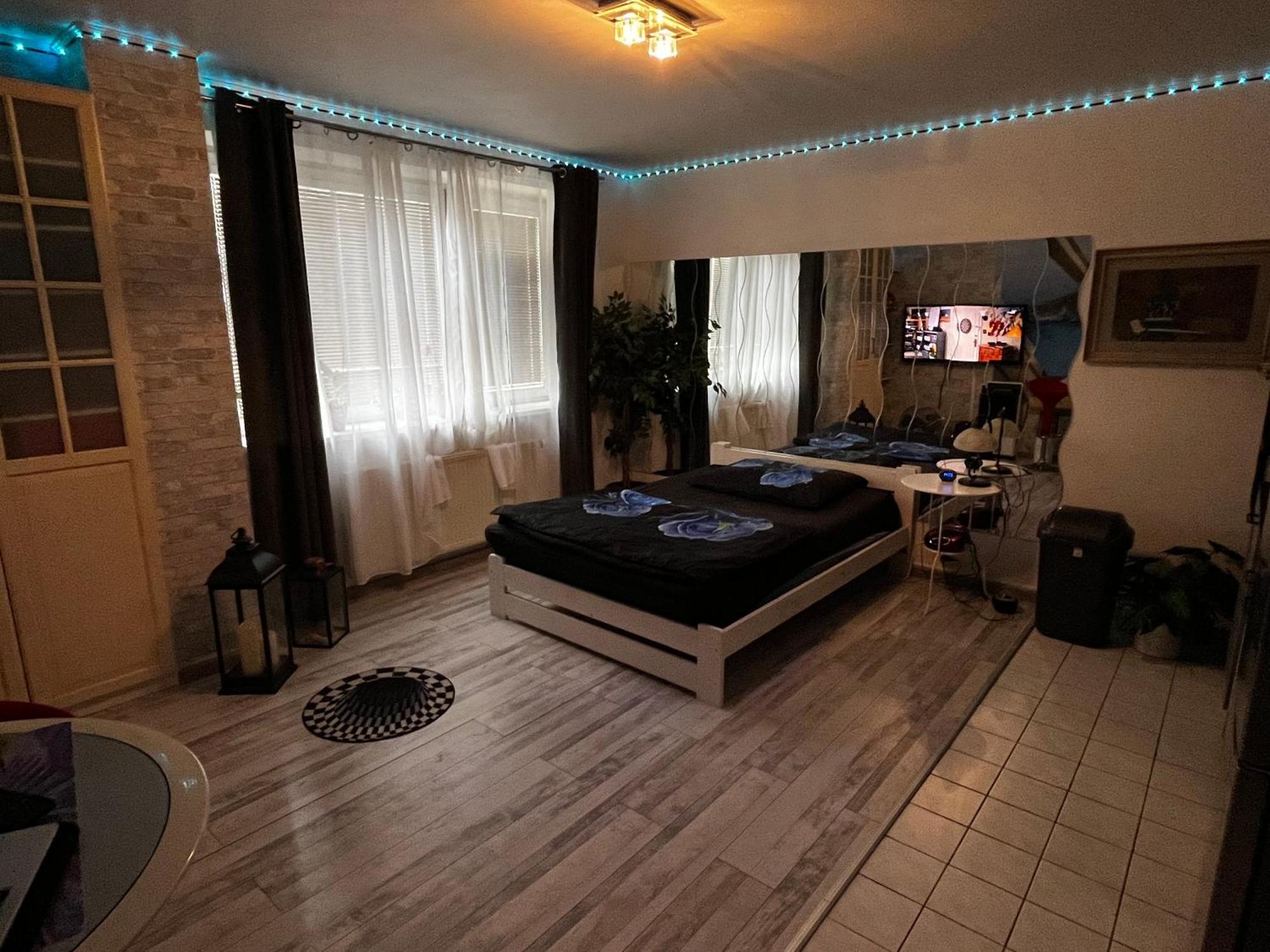 Monfas Apartment Provence In Prag Exteriör bild
