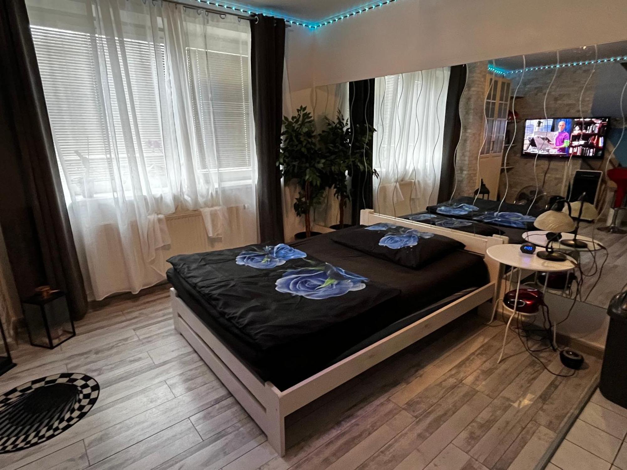 Monfas Apartment Provence In Prag Exteriör bild